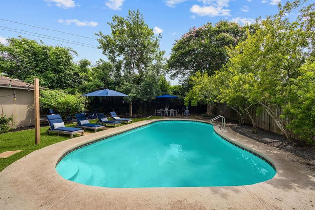 5702 Hoover Street, Houston, TX 77092