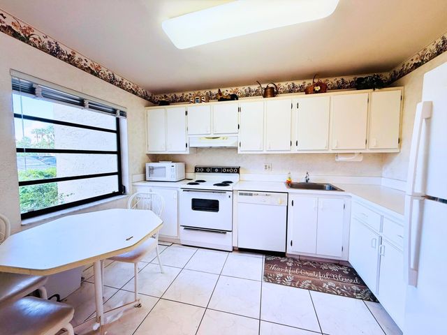 8410 CASA DEL LAGO E, Boca Raton, FL 33433