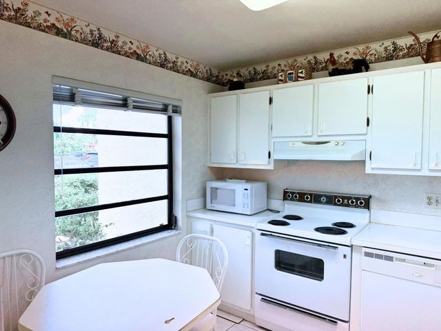 8410 CASA DEL LAGO E, Boca Raton, FL 33433