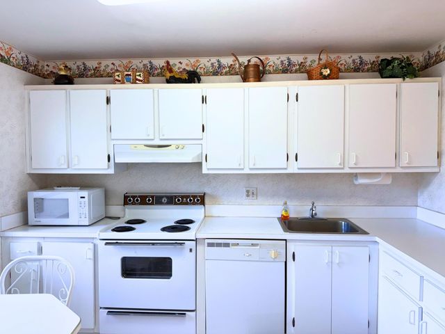 8410 CASA DEL LAGO E, Boca Raton, FL 33433