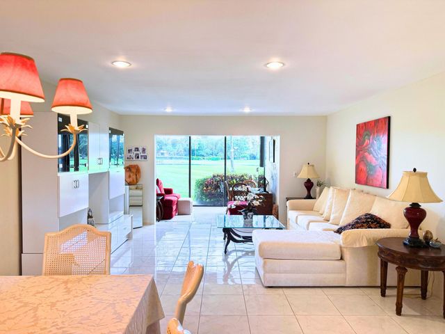 8410 CASA DEL LAGO E, Boca Raton, FL 33433