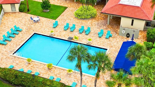 8410 CASA DEL LAGO E, Boca Raton, FL 33433