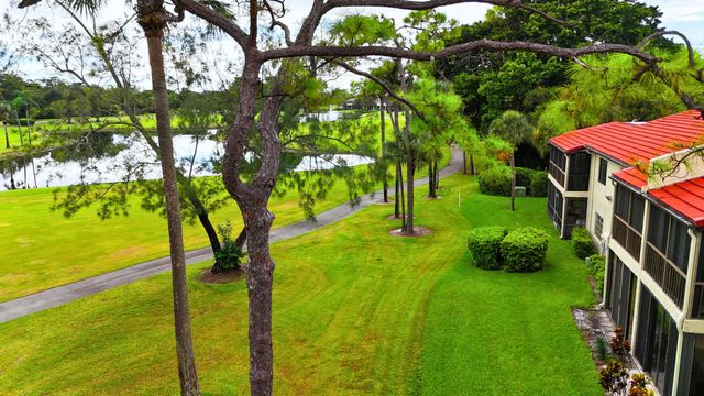 8410 CASA DEL LAGO E, Boca Raton, FL 33433