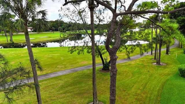 8410 CASA DEL LAGO E, Boca Raton, FL 33433