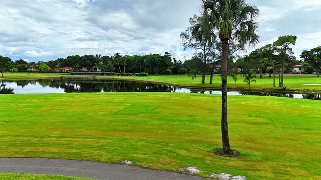8410 CASA DEL LAGO E, Boca Raton, FL 33433