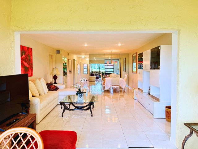 8410 CASA DEL LAGO E, Boca Raton, FL 33433