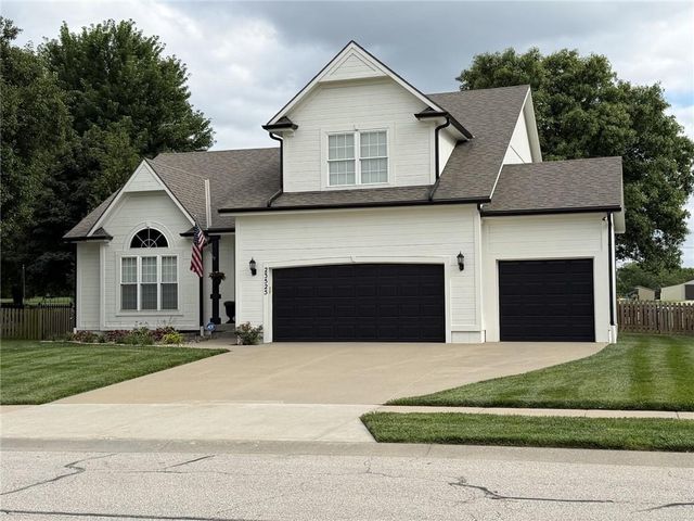 23525 W 74th Terrace, Shawnee, KS 66227