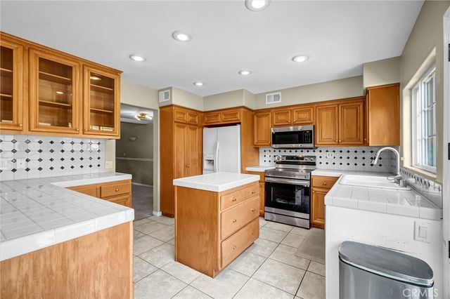 10462 Rio Grande Court, Fountain Valley, CA 92708