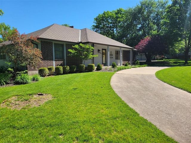 1700 Twin Oaks Drive, Harrisonville, MO 64701