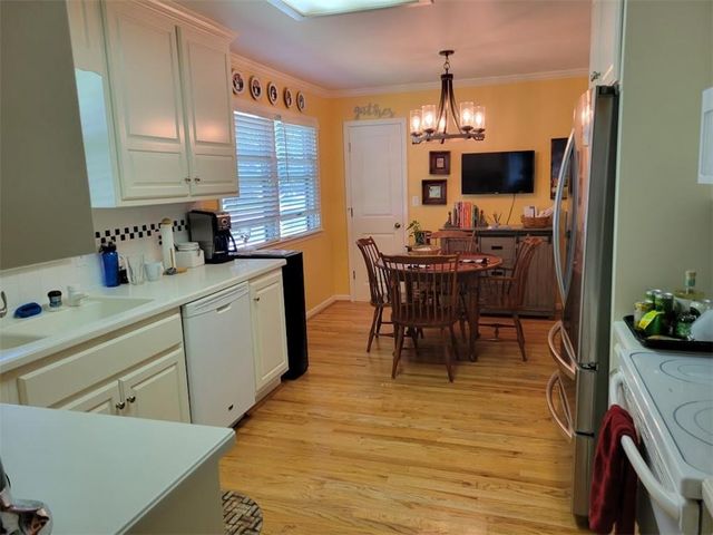 1700 Twin Oaks Drive, Harrisonville, MO 64701