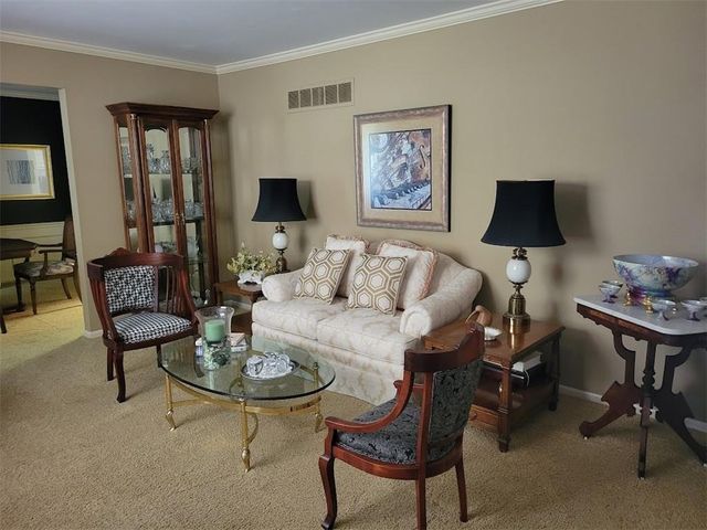 1700 Twin Oaks Drive, Harrisonville, MO 64701