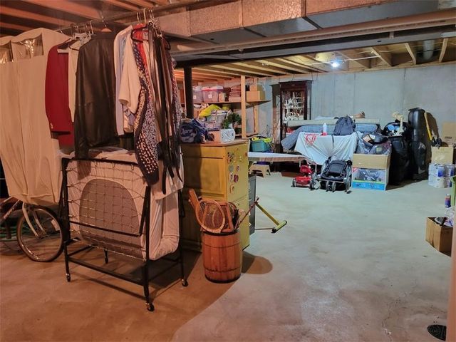 1700 Twin Oaks Drive, Harrisonville, MO 64701