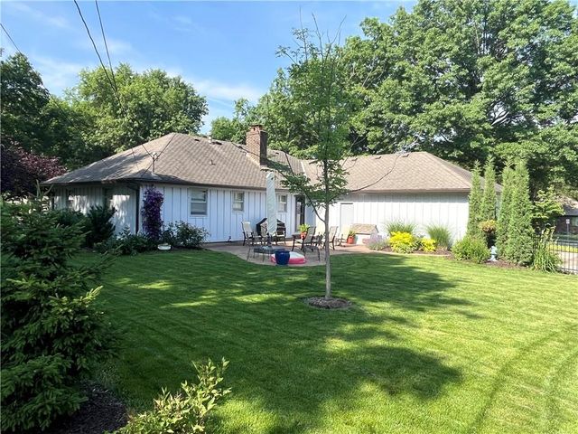 1700 Twin Oaks Drive, Harrisonville, MO 64701