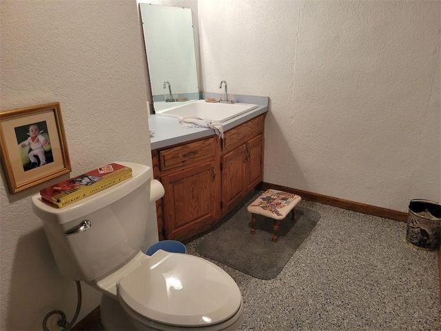 1700 Twin Oaks Drive, Harrisonville, MO 64701