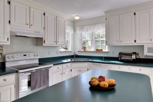 110 Bugle CT, Yorktown, VA 23693