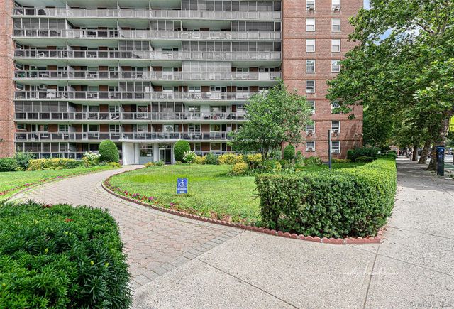 97-37 63rd Road 2B, Rego Park, NY 11374