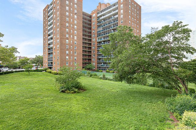 97-37 63rd Road 2B, Rego Park, NY 11374