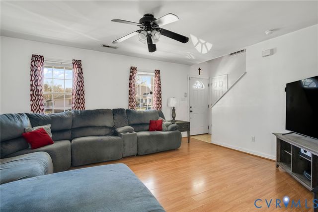 1822 New Lincoln Cir, Hopewell, VA 23860