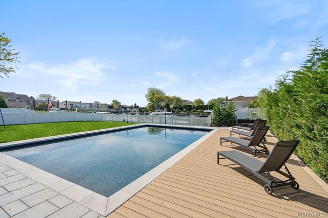 159 Driftwood Drive, West Islip, NY 11795