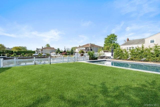 159 Driftwood Drive, West Islip, NY 11795