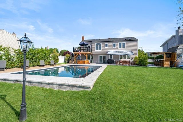 159 Driftwood Drive, West Islip, NY 11795