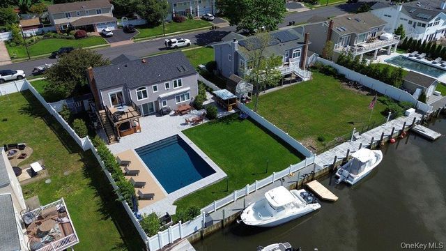 159 Driftwood Drive, West Islip, NY 11795