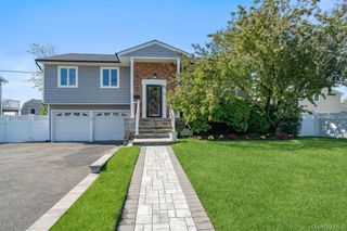 159 Driftwood Drive, West Islip, NY 11795