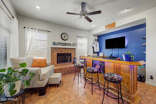 3901 E CARTER Drive, Phoenix, AZ 85042