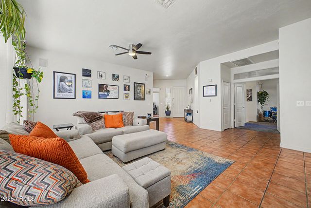 3901 E CARTER Drive, Phoenix, AZ 85042