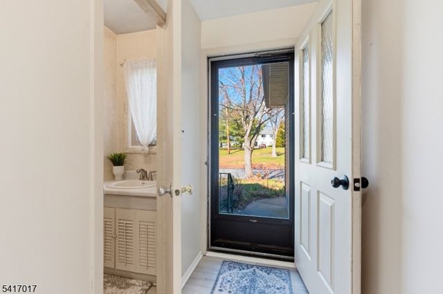 23 Manchester Rd, Raritan Twp., NJ 08822