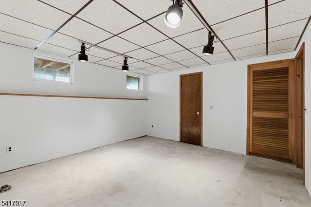 23 Manchester Rd, Raritan Twp., NJ 08822