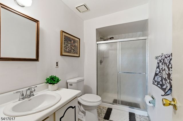 23 Manchester Rd, Raritan Twp., NJ 08822