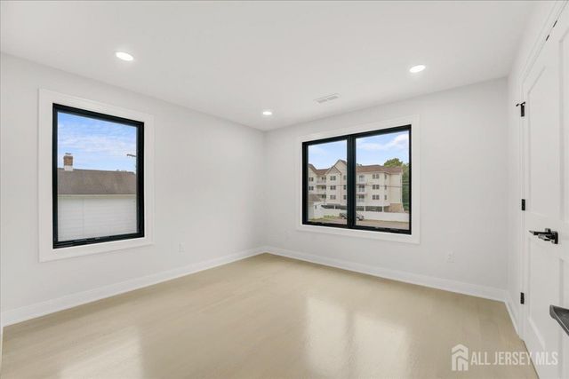 29 Lake Street, Jamesburg, NJ 08831