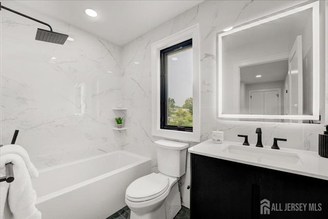 29 Lake Street, Jamesburg, NJ 08831