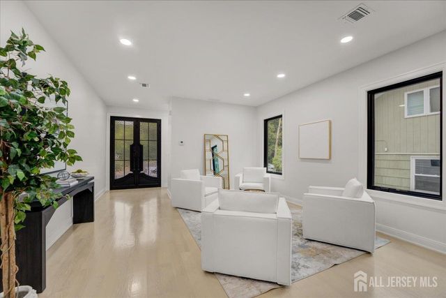29 Lake Street, Jamesburg, NJ 08831