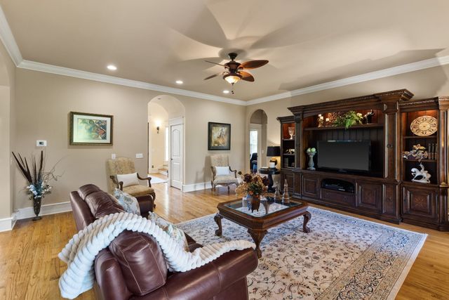 8288 Guthrie Rd, Cross Plains, TN 37049