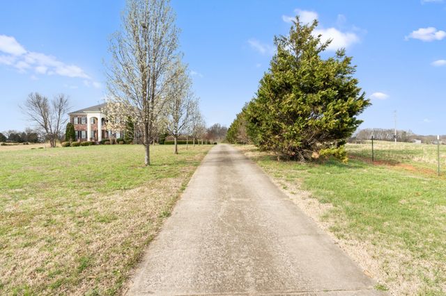 8288 Guthrie Rd, Cross Plains, TN 37049