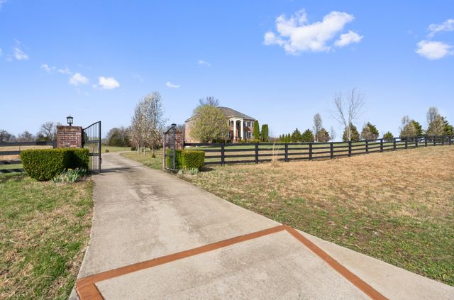 8288 Guthrie Rd, Cross Plains, TN 37049