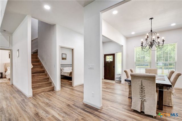 210 Cottage St, Seguin, TX 78155