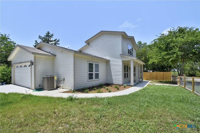 210 Cottage St, Seguin, TX 78155