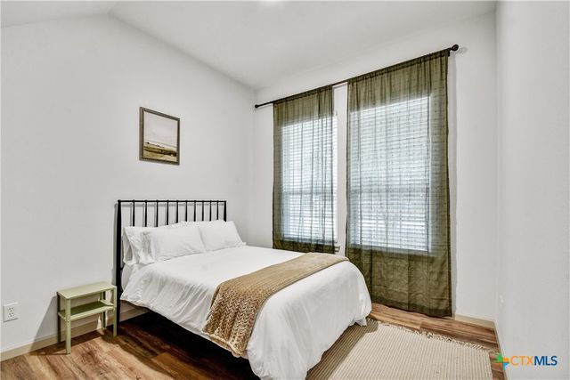 210 Cottage St, Seguin, TX 78155