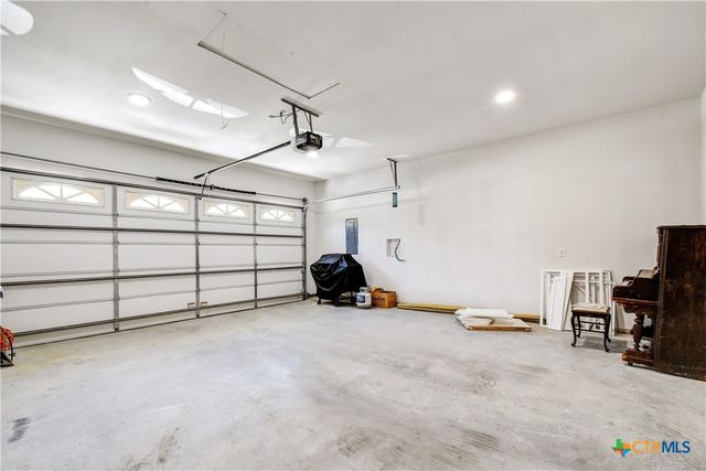 210 Cottage St, Seguin, TX 78155