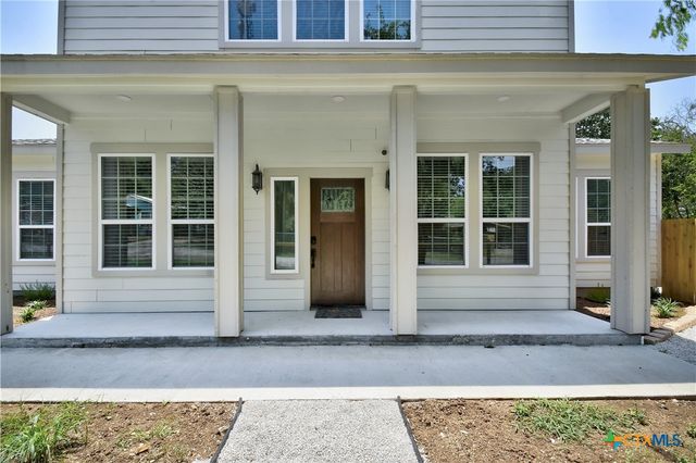 210 Cottage St, Seguin, TX 78155