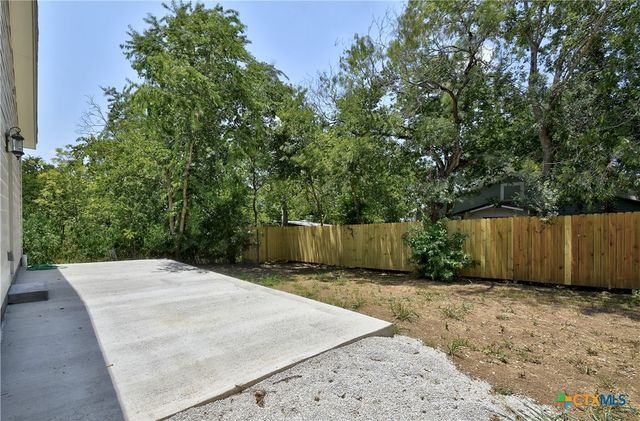210 Cottage St, Seguin, TX 78155