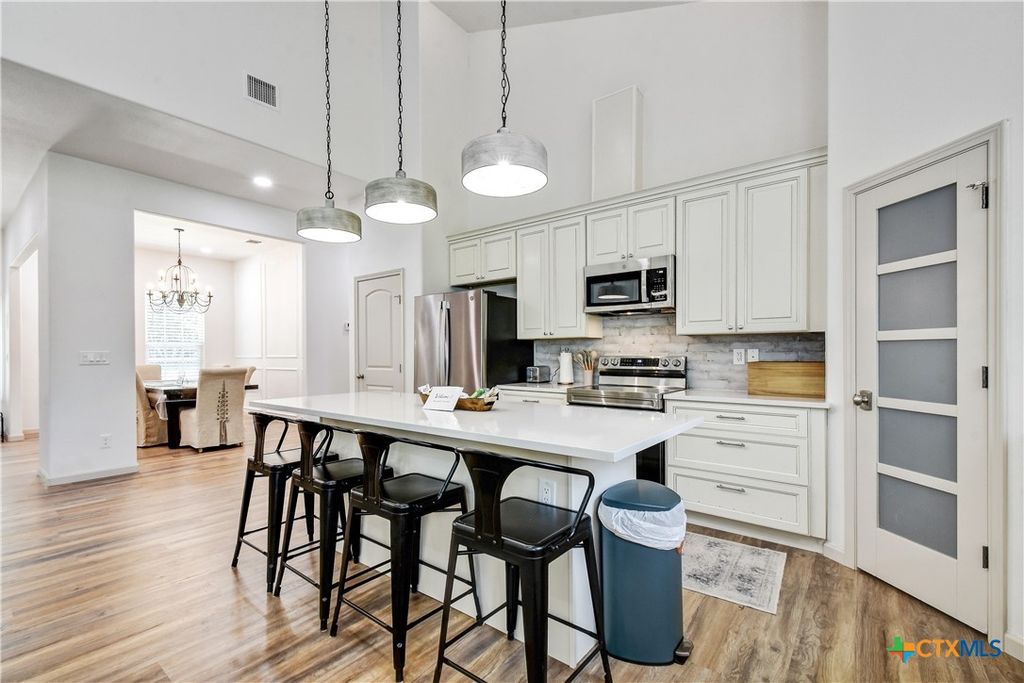 210 Cottage St, Seguin, TX 78155