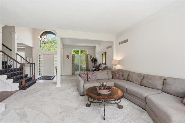 5634 Cottonwood Drive, Shawnee, KS 66216