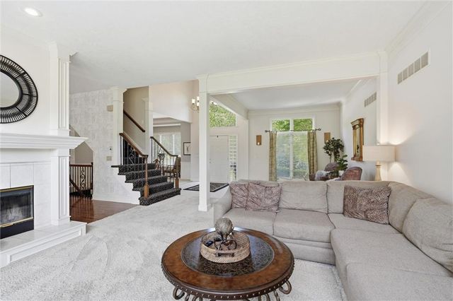 5634 Cottonwood Drive, Shawnee, KS 66216