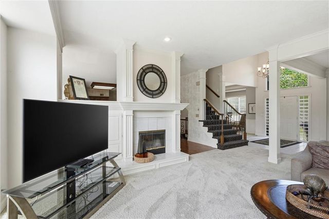 5634 Cottonwood Drive, Shawnee, KS 66216