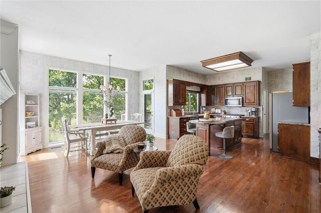5634 Cottonwood Drive, Shawnee, KS 66216