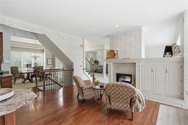 5634 Cottonwood Drive, Shawnee, KS 66216